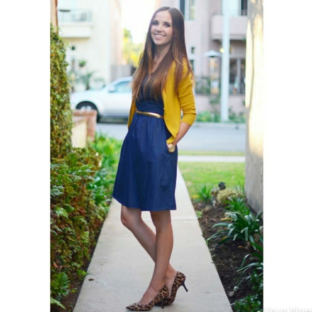 Yellow cropped cardigan size M.